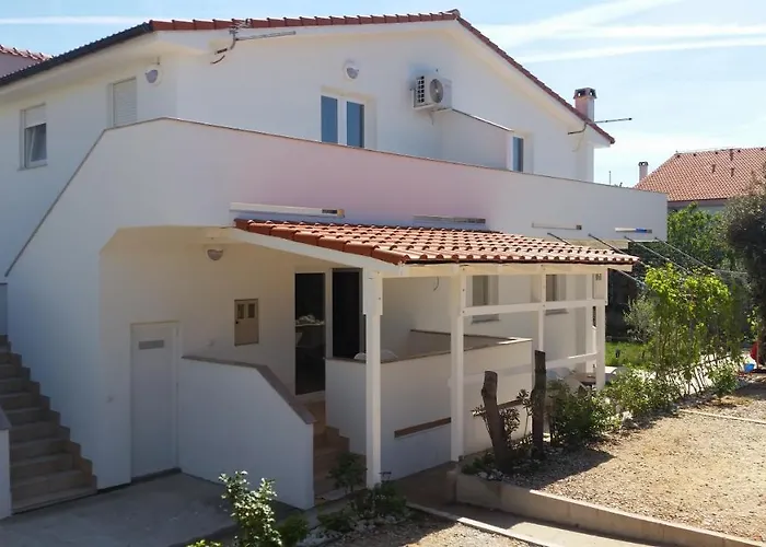 Apartments Maretic