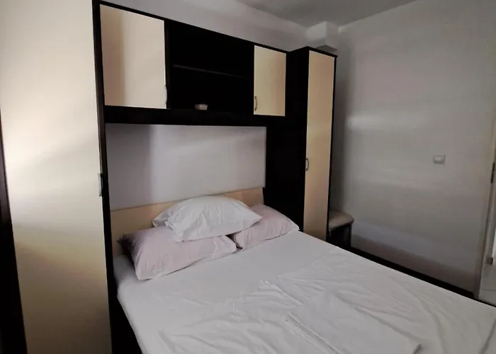 Apartments Maretic