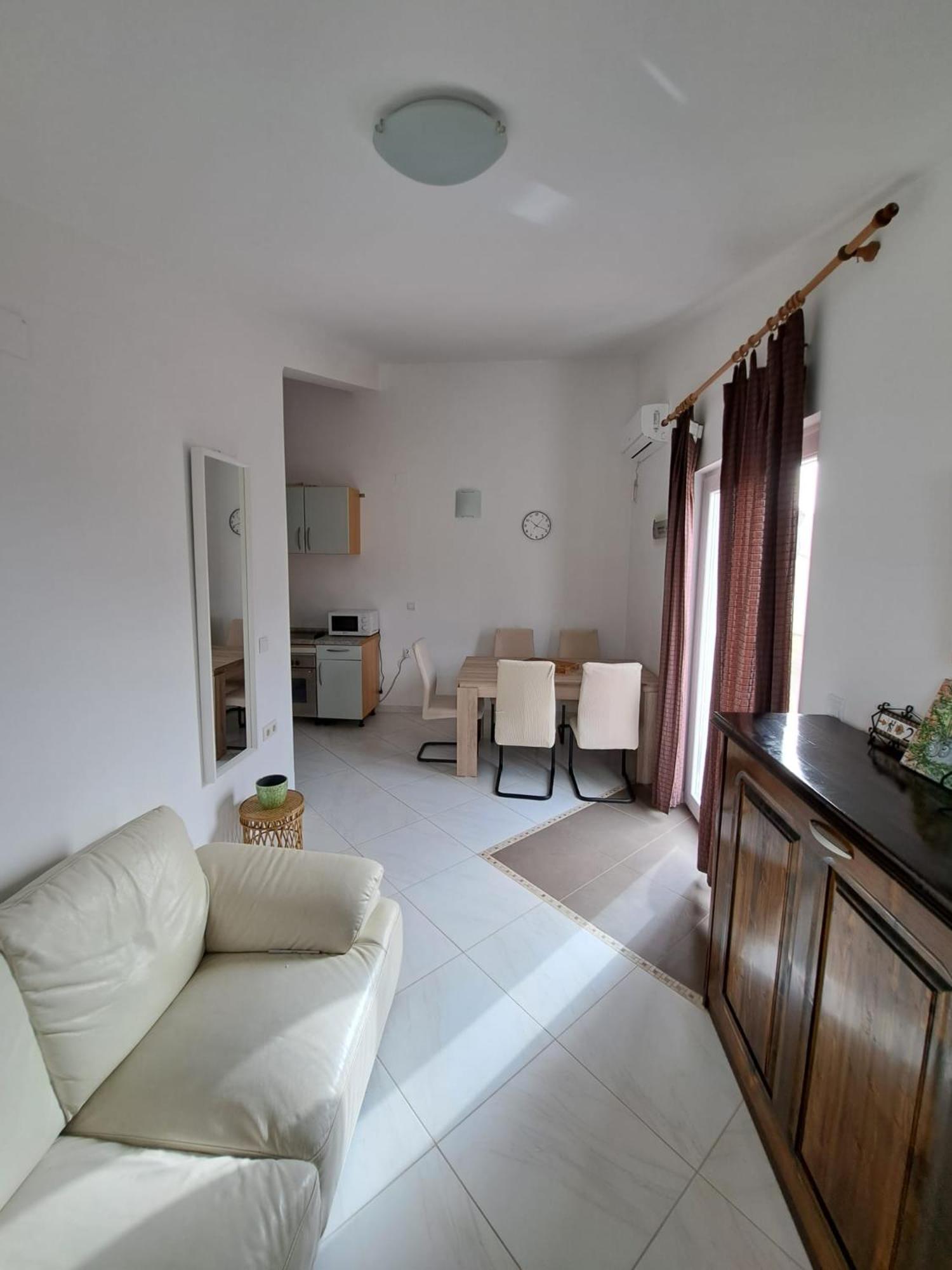 Apartament Maretic *